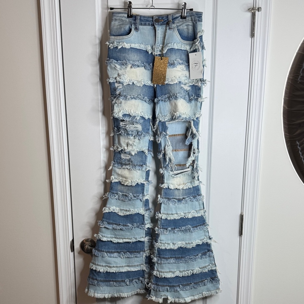 Chic Distressed Flare Jeans in Blue